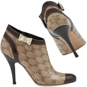 http://wholesalewomenshoes.files.wordpress.com/2009/10/wholesale-women-shoes1.jpg